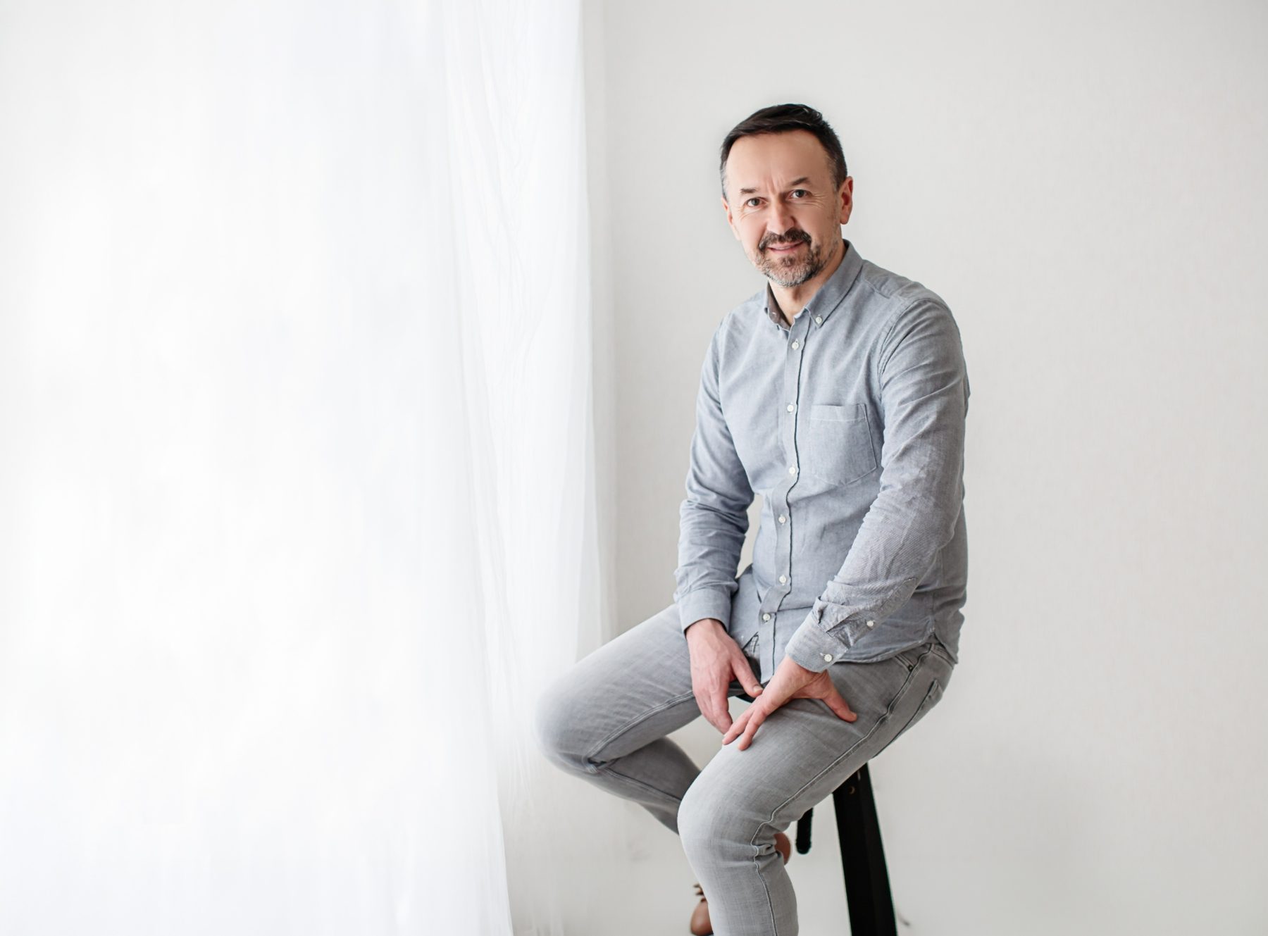 Piotr Kardas in a bright studio space